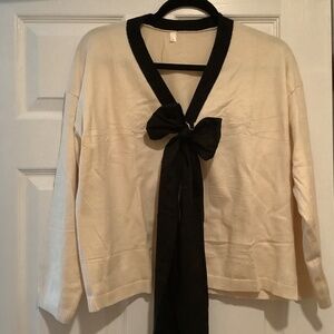 “NEW” Beige/Black Sweater size L